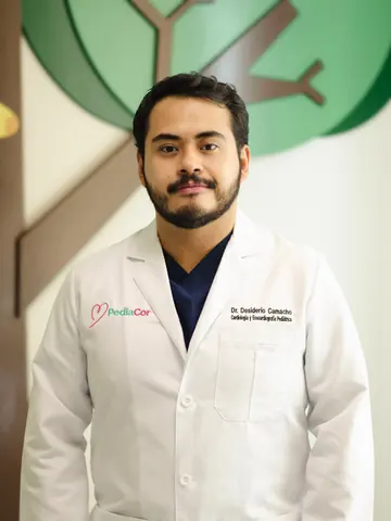 Dr. Roberto Desiderio Camacho Barrera, especialista en ecocardiografía pediátrica de PediaCor